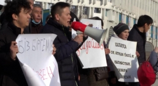 Kazakistan'da Göstericiler Polisle Çatıştı