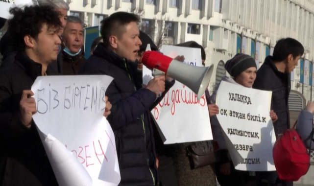 Kazakistan'da Göstericiler Polisle Çatıştı