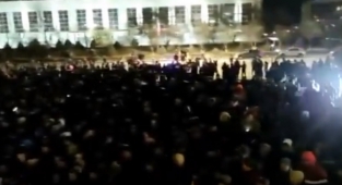 Kazakistan'da Protestolar Devam Ediyor
