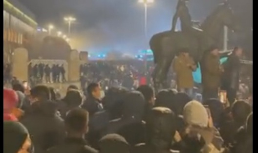 Kazakistan'daki Protestocuların Talepleri