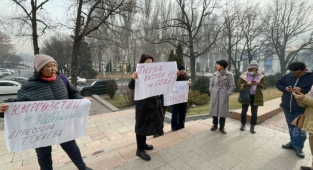 Kırgızistan Türkleri Rusların Kazak Topraklarına Girmesini Protesto Etti