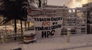Kürtçü Terör Örgütü İstanbul Sarıyer'de Pankart Astı