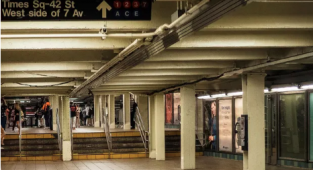 Metroda Raylara İtilen Kadın Feci Şekilde Hayatını Kaybetti