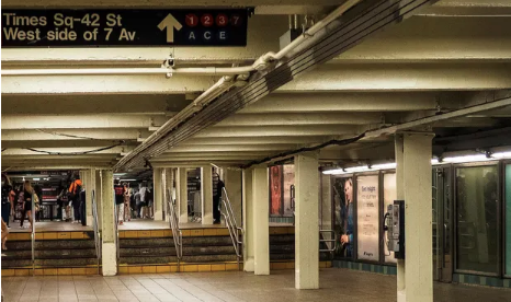 Metroda Raylara İtilen Kadın Feci Şekilde Hayatını Kaybetti