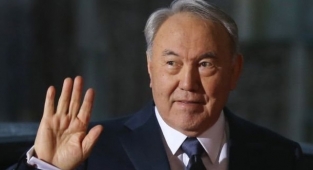 Nazarbayev'in Sözcüsü Nazarbayev'in Ülkeyi Terk Ettiğini Yalanladı