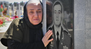 Şehit Azerbaycan Generalinin Annesi: Oğlumu Öldürtüp Göreve Geldi