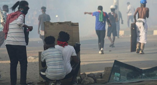 Sudan'da Askeri Yönetime Karşı Protestolarda 5 Sivil Hayatını Kaybetti