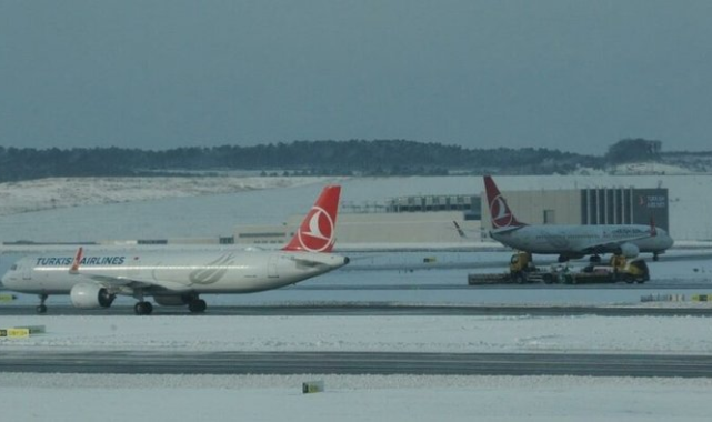 THY 04.00'a Kadar Tüm Uçuşları Durdurdu