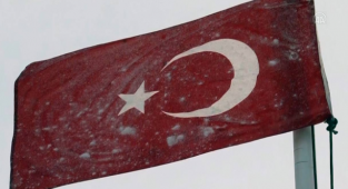 Türk Bayrağı Gönderde Dondu: Mehmetçik Görevini -25 Derecede Sürdürüyor