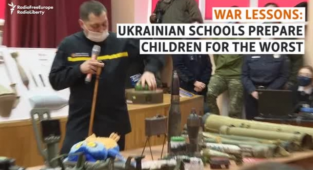 Ukraynalı Çocuklar Okullarda Rus İstilasına Hazırlanıyor