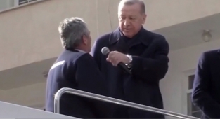 Vatandaş AKP'li Cumhurbaşkanı'ndan Yardım İstedi, Dombra Müziği Verdiler