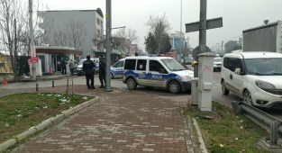 Yolda Tanımadığı 3 Kişiye El Salladı, Göğsünden Bıçaklandı
