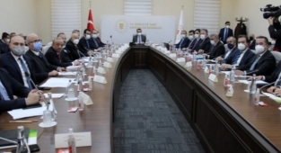 AKP İktidarı Manzarası: Enerji Bakanı, Elektrik Şirketleriyle Toplantı Yaparken Elektrik Kesildi