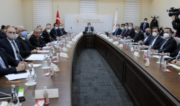 AKP İktidarı Manzarası: Enerji Bakanı, Elektrik Şirketleriyle Toplantı Yaparken Elektrik Kesildi
