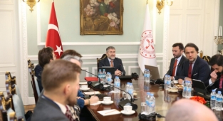 AKP'li Bakan Nebati, Londra'da Yatırımcılara Döviz Kurlarında İstikrar Sağlandığını Anlattı