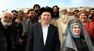 AKP'li Cumhurbaşkanı Erdoğan BAE'de Tarih Yazdı: Türk Dizilerine Uygulanan Yasak Kalktı