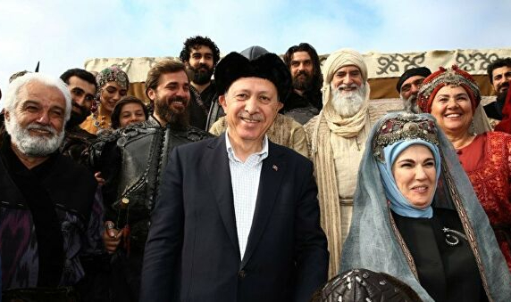 AKP'li Cumhurbaşkanı Erdoğan BAE'de Tarih Yazdı: Türk Dizilerine Uygulanan Yasak Kalktı