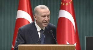 Alkışlarla Yaşıyorum: Erdoğan Salondan Alkış Alamayınca Sitem Etti