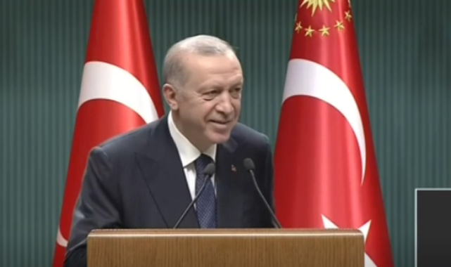 Alkışlarla Yaşıyorum: Erdoğan Salondan Alkış Alamayınca Sitem Etti