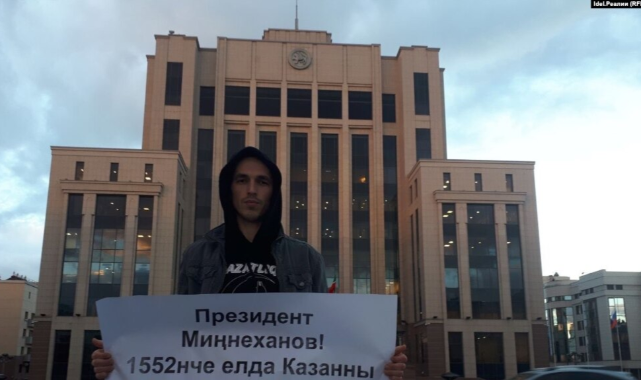 'Azatlık' Aktivistlerinden Tataristan'da Tatar Dilinde Eğitim Talebiyle Protesto