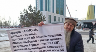 Bir Kazak, Başkentin 'Nur-Sultan' Adının Değiştirilmesi İçin Eylem Yaptı