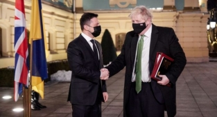 Boris Johnson Kiev'de: Rusya İçin Felaket Olur