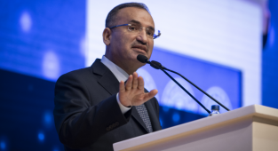 Bozdağ: İyi Hal İndirimi Kravattan, Elbiseden, Bıyıktan, Saçtan, Sakaldan Olmaz