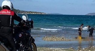 Çeşme Kıyısına Siyahi Bir Kaçak Göçmenin Cansız Bedeni Vurdu