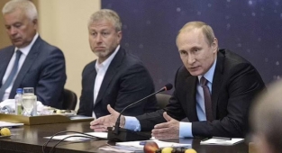 Chelsea'nin Sahibi Rus Oligark Roman Abramoviç'in İngiltere'ye Girişi Yasaklandı