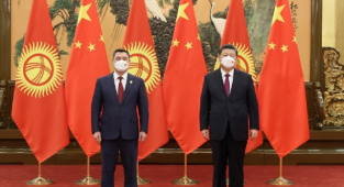 Çin'den Kırgızistan'a 50 Milyon Yuan Hibe: Kırgız Cumhurbaşkanı Japarov'dan Çin'e Doğu Türkistan Konusunda Destek