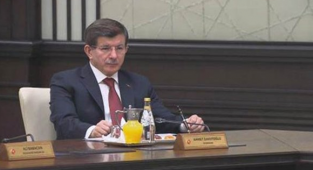Davutoğlu: Akit, Türkiye, Hürriyet Yapsa Anlarım da Cumhuriyet Yazıyor Bunu