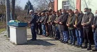 Düzce'de Kadın Cinayeti: Silahın Cebinden Düşüp Ateş Aldığını İddia Etti