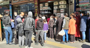 Ekonominin Kitabı: Adıyaman'da Askıda Bayat Ekmek Kuyruğu