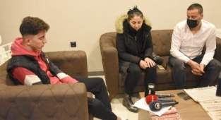 Eşini ve Kızını Bıçaklayan Afgan'a Müdahale Edip Yaralayan Genç Tutuklandı