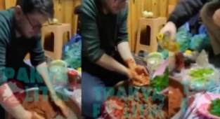 İmam ve Müezzin Camide Çiğ Köfte Partisi Yaptı İddiası 