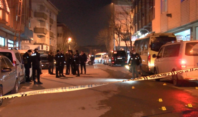 İstanbul'da 5 Kişilik Gruba Sokak Ortasında Silahlı Saldırı