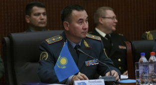 Kazakistan Diktatörü Tokayev Eski Savunma Bakanı Bektanov'u Tutuklattı