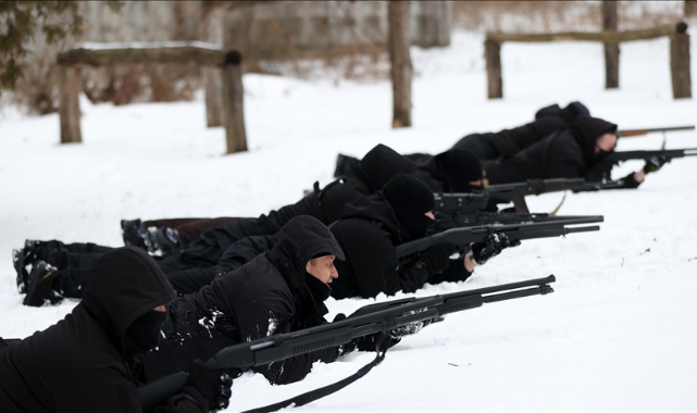 Kiev'de Gönüllülere Temel Savunma Eğitimine Başlandı