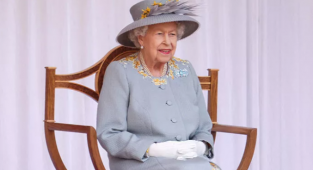 Kraliçe Elizabeth Çin Virüsü'ne Yakalandı