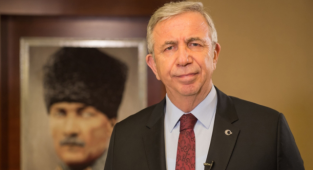 Mansur Yavaş 'Çıkar Telefonunu' Diyen Dayılara Sitem Etti: Yöneticinin Görevi Gençlere En Güzel İmkânı Sunmak