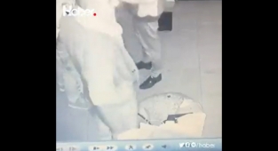 Metin Özkan, Aynı Masada Yemek Yediği Kadının Çantasındaki Dolarları Kendi Cebine Attı
