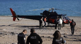 Motor Arızası Yapan Helikopter Antalya'da Sahile İndi