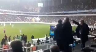 Murat Sancak Protokol Tribününde Televizyon Kırdı