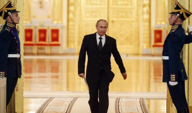 Putin'den Ukrayna'ya: Hoşlan ya da Hoşlanma, Dayan Güzelim
