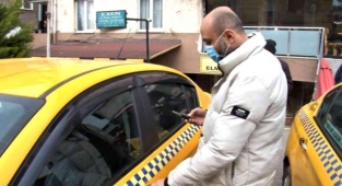 Sabiha Gökçen'de Taksici Terörü: Başka Taksiye Binmek İsteyen Yolcuyu ve Taksiciyi Dövdüler