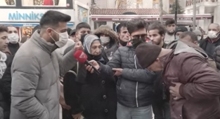 Sokak Röportajında Ekonomiden Memnun Olan AKP'li Dayının Telefonu Çalındı
