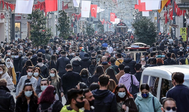 Türkiye'nin Nüfusu 2021'de 1 Milyon 65 Bin 911 Kişi Arttı