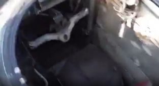 Ukraynalılar Ele Geçirdikleri Rus Tankıyla Dalga Geçti: Kısaca B.k Gibi