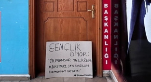 'Ya Mansur Ya Ekrem Adayımız Sen Değilsin Demokrat Dedem' Eylemi Yaygınlaşıyor