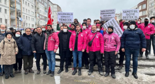 Yemeksepeti Kuryeleri Genel Merkez Önünde Toplanıyor